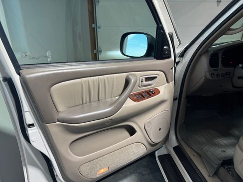 Used 2006 Toyota Sequoia Limited image 16