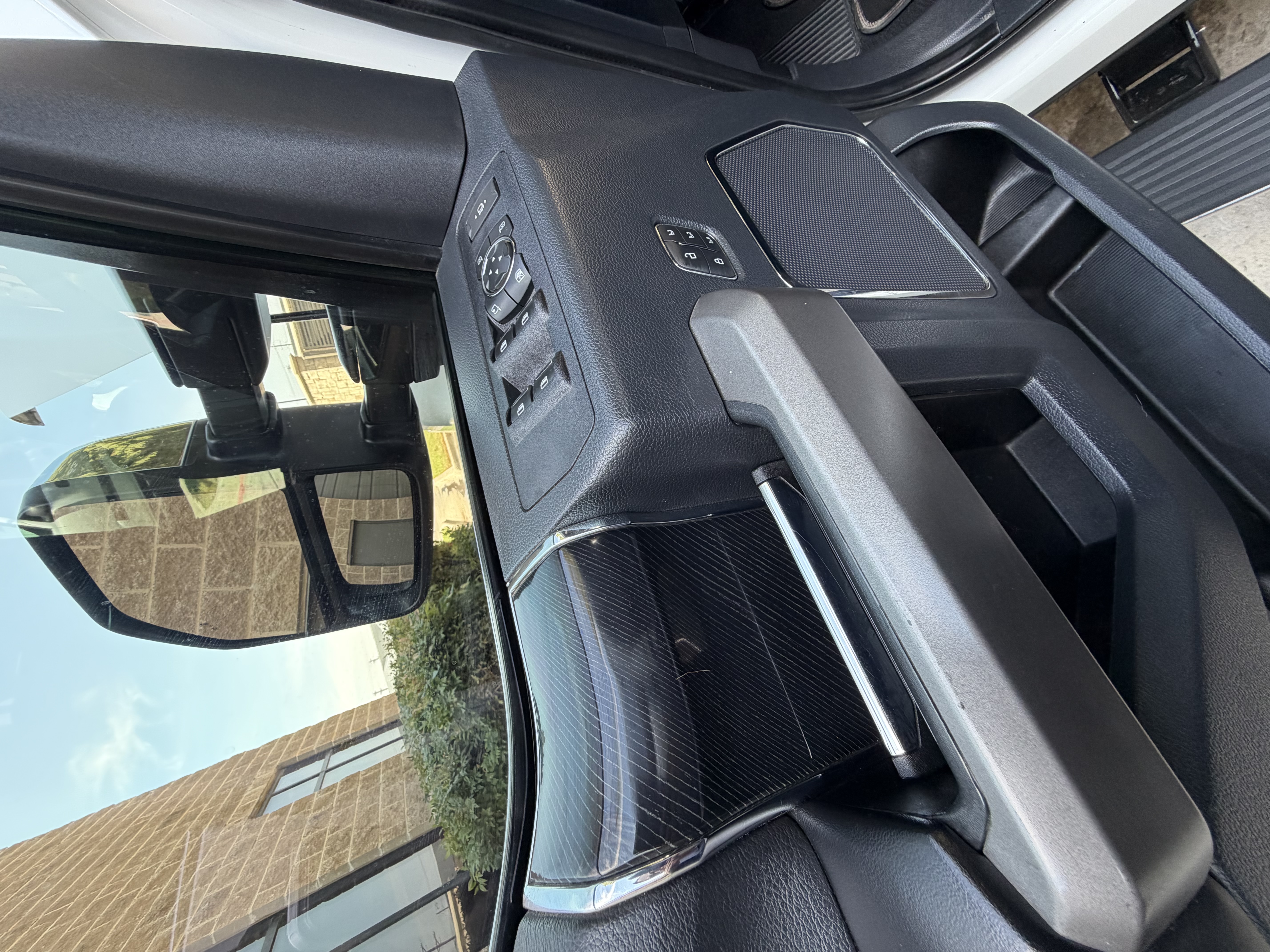 Used 2022 Ford F350 Platinum w/ FX4 Off-Road Package AWD/4WD image 15