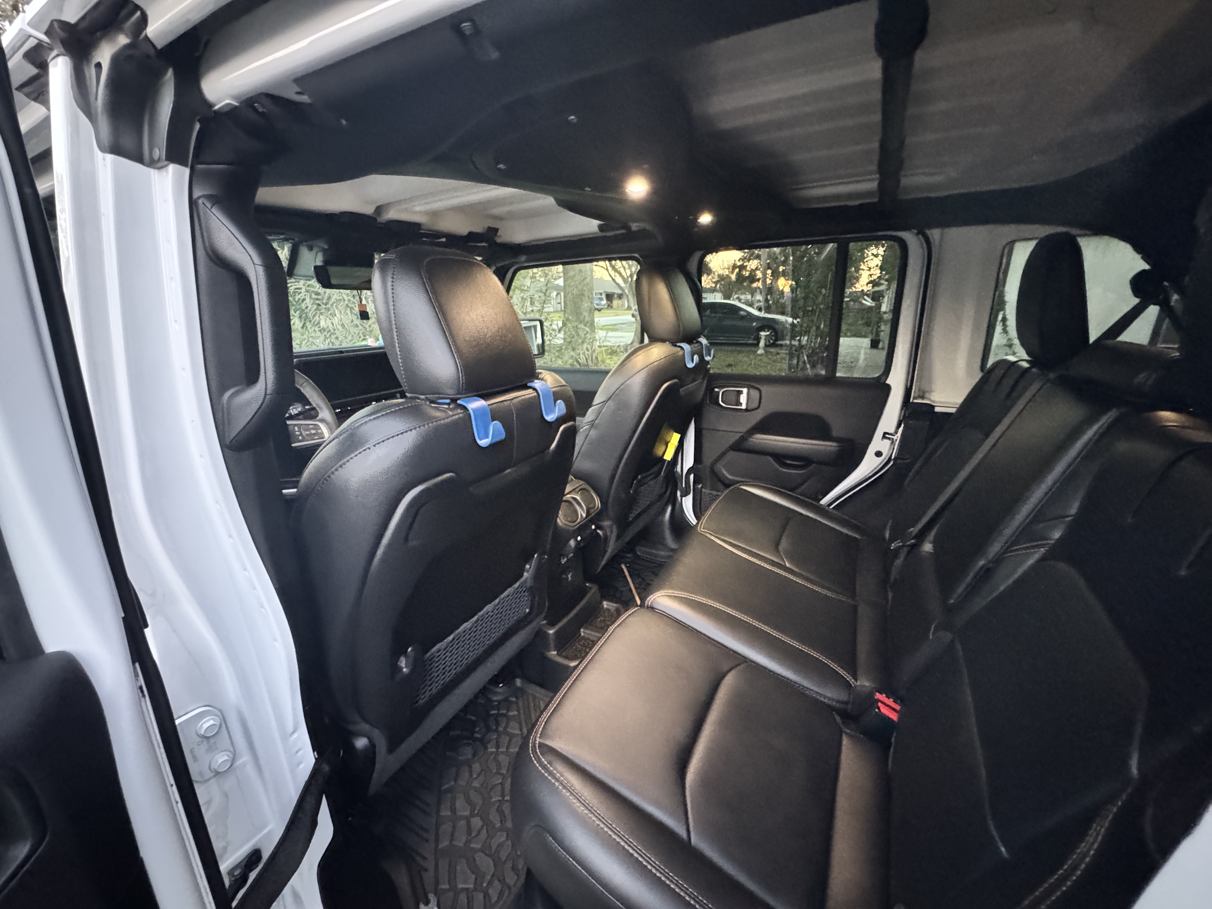 Used 2024 Jeep Wrangler Unlimited Sahara w/ Technology Group AWD/4WD image 9