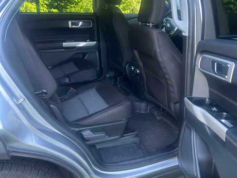 Used 2022 Ford Explorer XLT RWD image 10