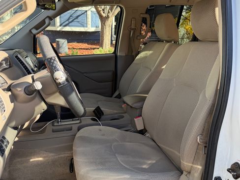 Used 2015 Nissan Frontier SV w/ SV Value Truck Package image 12