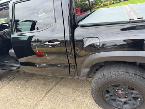 Used 2018 Toyota Tacoma TRD Off-Road AWD/4WD image 5