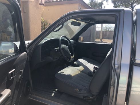 Used 1993 Toyota Pickup Deluxe image 6