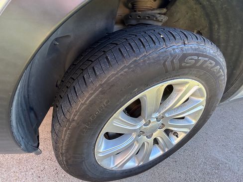 Used 2019 Land Rover Discovery Sport SE image 12