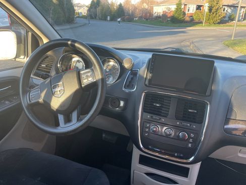 Used 2016 Dodge Grand Caravan image 11