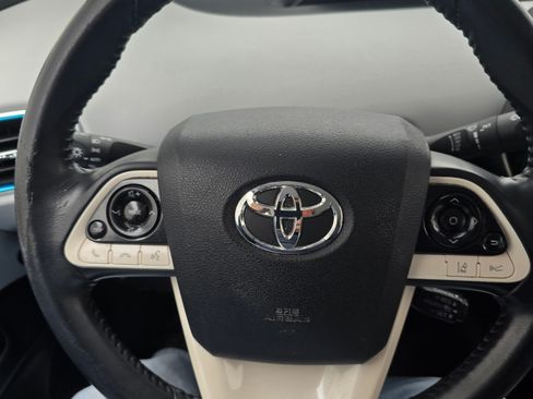 Used 2018 Toyota Prius Prime Premium image 23