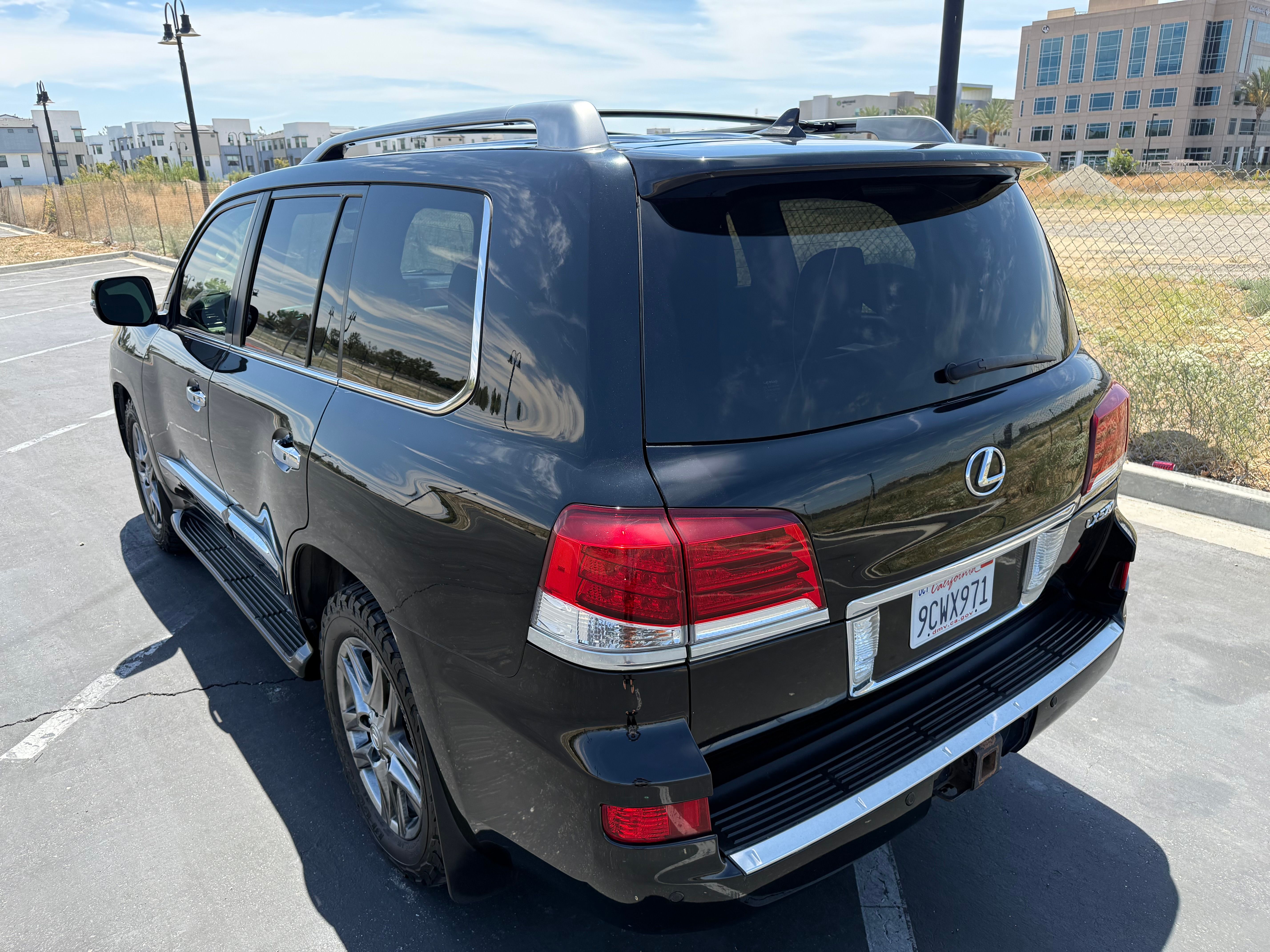 Used 2013 Lexus LX 570 4WD w/ Luxury Pkg image 10