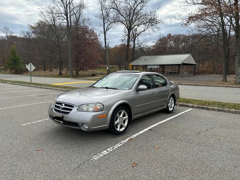 Used 2002 Nissan Maxima SE image 1