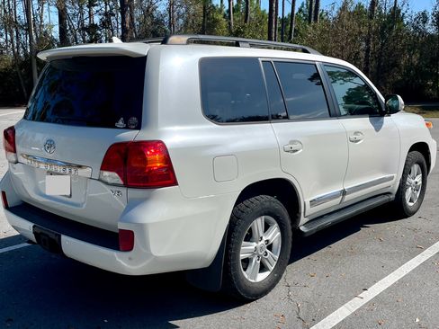 Used 2013 Toyota Land Cruiser image 10