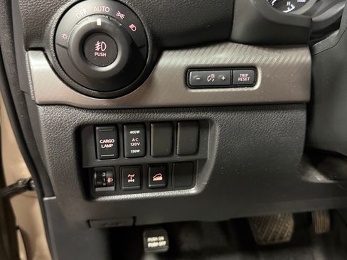 Used 2020 Nissan Titan PRO-4X w/ Pro-4x Convenience Package AWD/4WD image 4