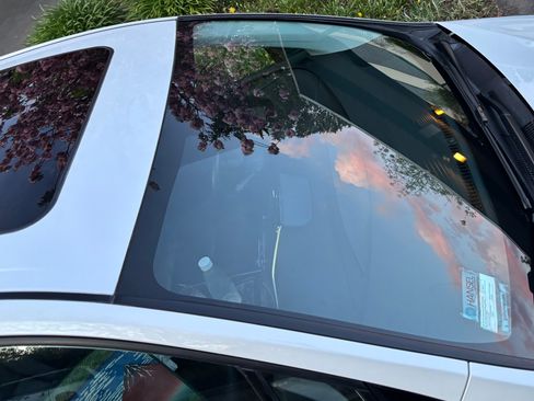 Used 2019 Toyota Prius XLE w/ Premium Convenience Package image 8