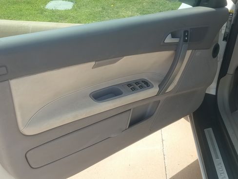 Used 2009 Volvo C70 T5 image 11