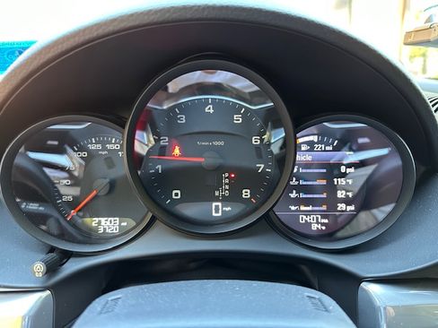 Used 2019 Porsche 718 Cayman image 16