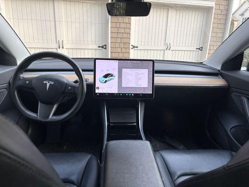 Used 2018 Tesla Model 3 Mid Range image 9