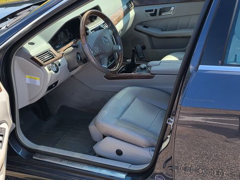 Used 2012 Mercedes-Benz E 350 4MATIC Sedan image 9