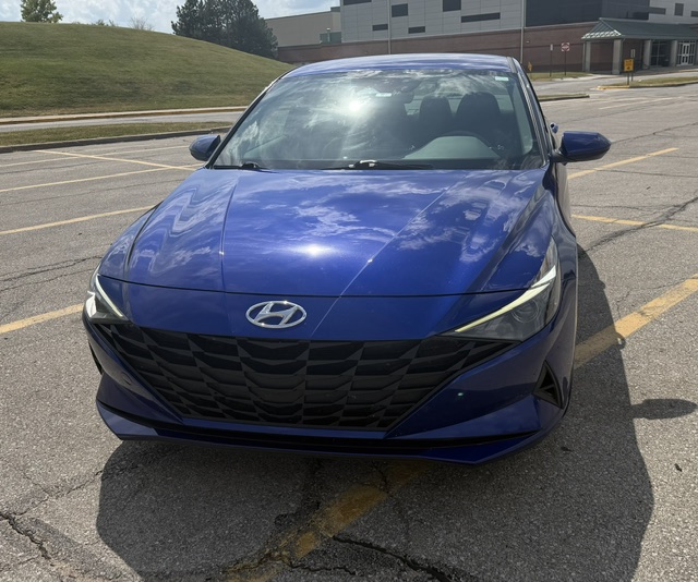 Used 2022 Hyundai Elantra Blue w/ Cargo Package FWD image 10