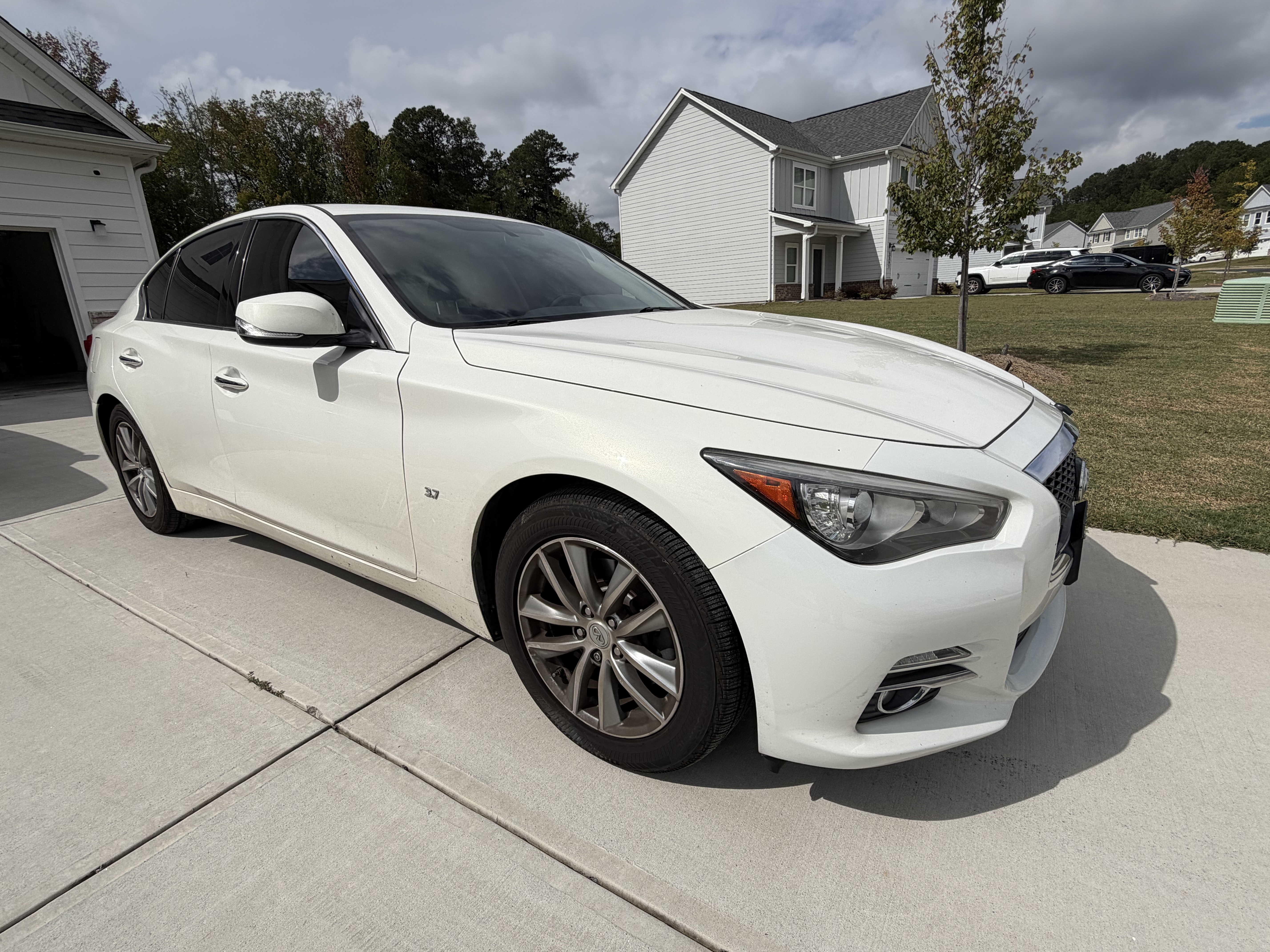 Used 2014 INFINITI Q50 Premium w/ Navigation Package AWD/4WD image 9