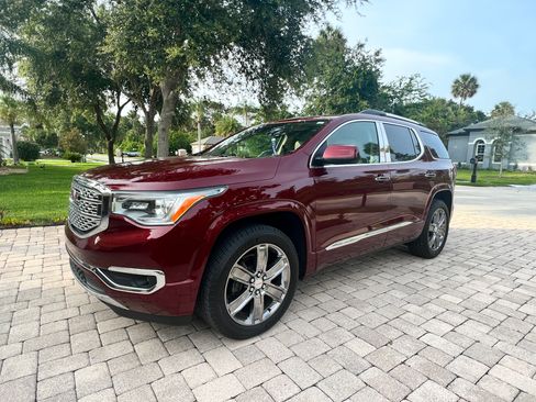 Used 2017 GMC Acadia Denali w/ Technology Package image 9