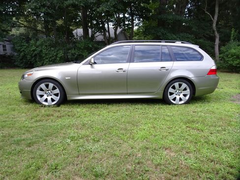 Used 2007 BMW 530xi Wagon AWD/4WD image 10