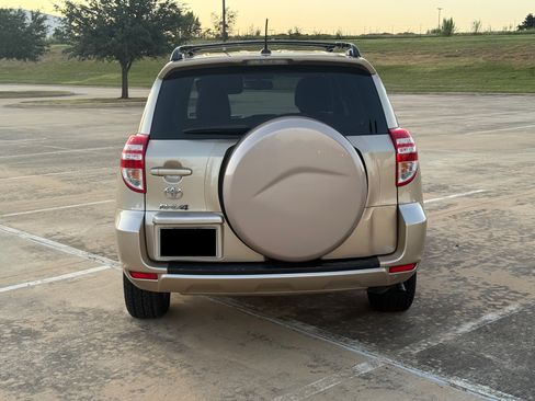 Used 2012 Toyota RAV4 FWD image 5