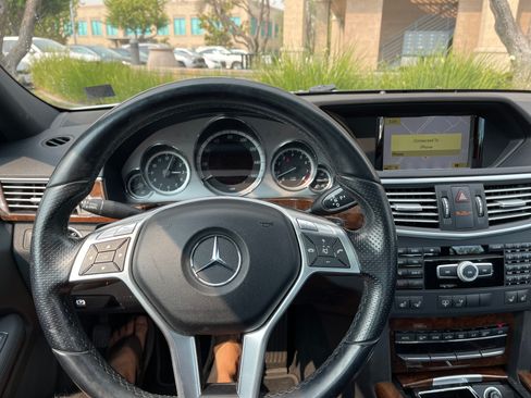 Used 2012 Mercedes-Benz E 550 4MATIC Sedan image 10