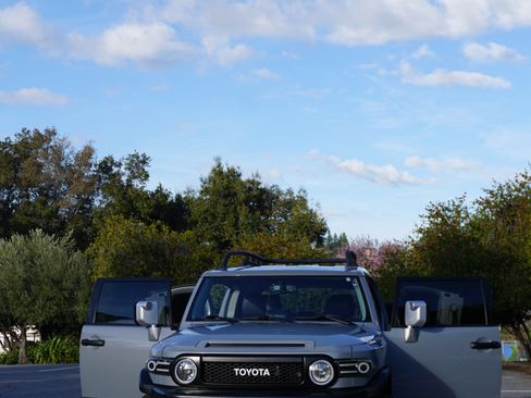 Used 2014 Toyota FJ Cruiser 4WD w/ Convenience Package image 11