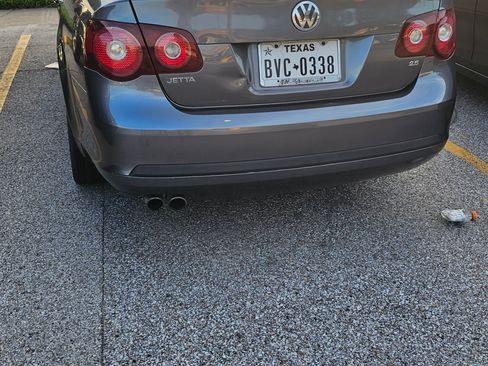 Used 2009 Volkswagen Jetta SEL image 2