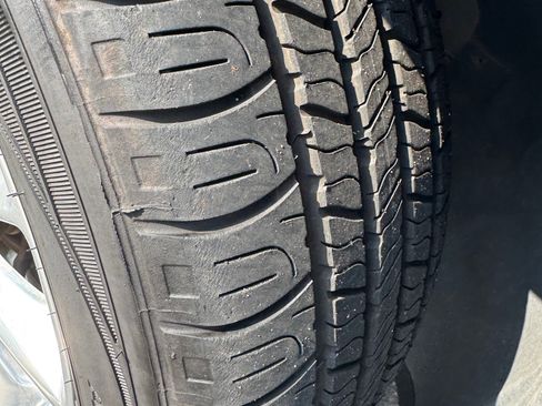 Used 2016 Jeep Cherokee Limited FWD image 17