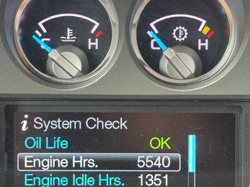 Used 2015 Ford F250 XLT w/ XLT Premium Package AWD/4WD image 5