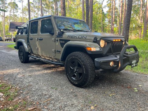 Used 2020 Jeep Gladiator Sport w/ Quick Order Package 24S AWD/4WD image 2