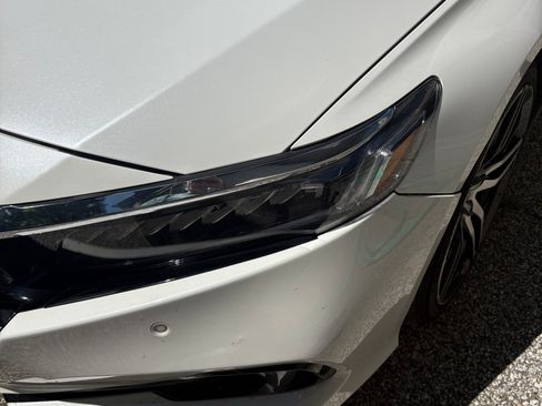 Used 2021 Honda Accord Touring image 2