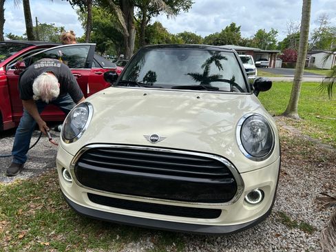 Used 2021 MINI Cooper 4-Door Hardtop FWD image 2