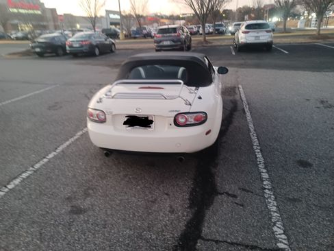 Used 2007 MAZDA MX-5 Miata Sport w/ Convenience Pkg image 6
