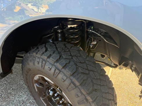 Used 2025 Ford F250 Lariat w/ Tremor Off-Road Package image 5