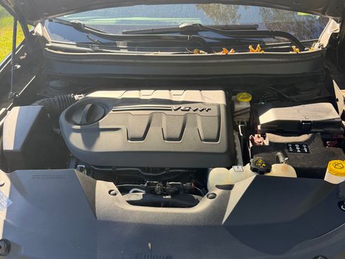 Used 2021 Jeep Cherokee Limited w/ Elite Package image 6