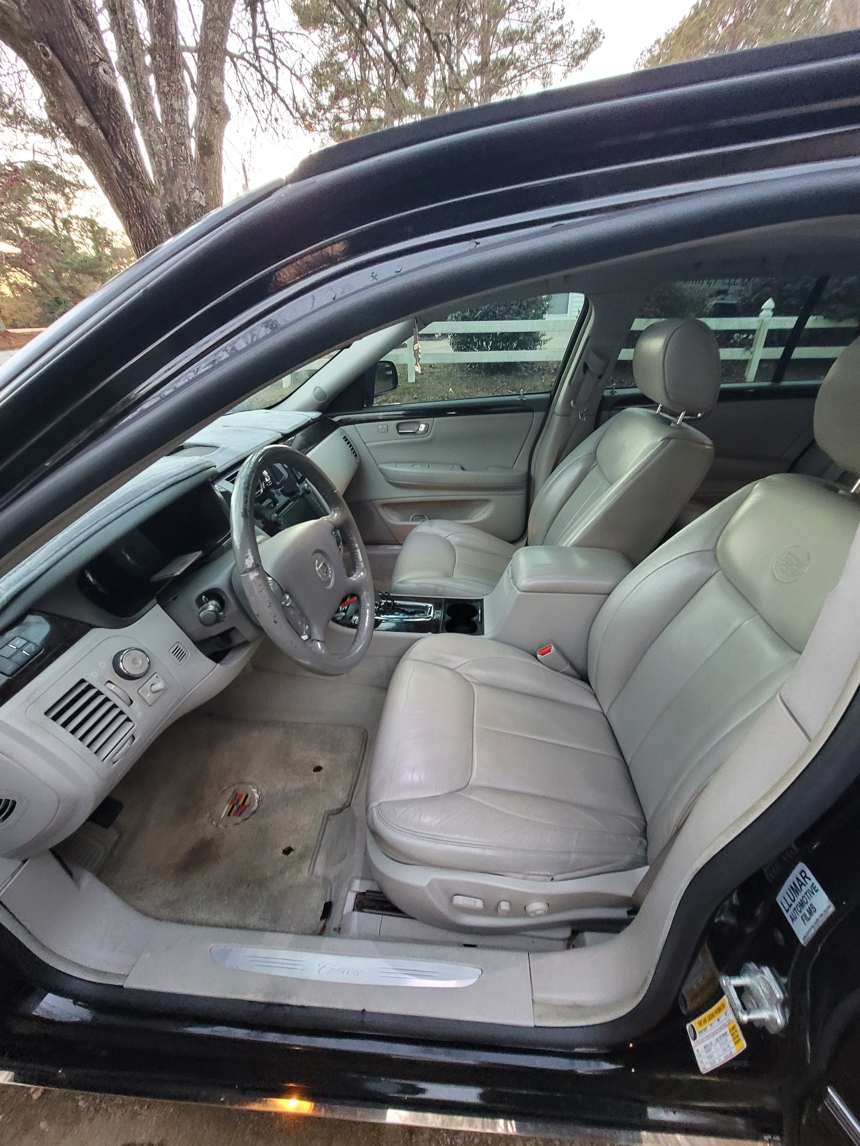 Used 2008 Cadillac DTS w/ Sun And Navigation Package FWD image 8