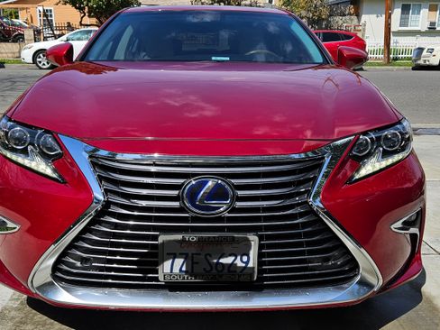 Used 2017 Lexus ES 300h image 8