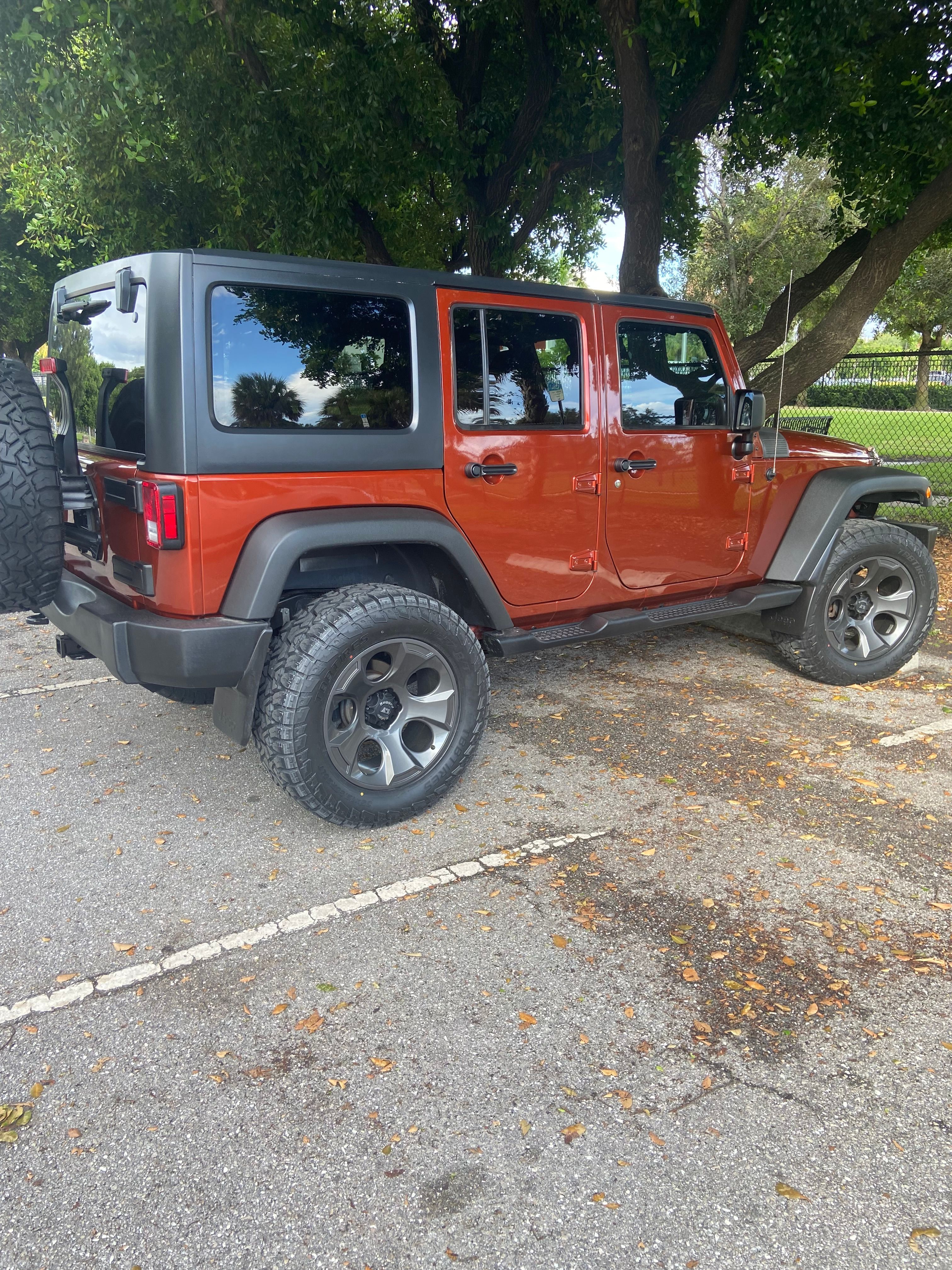 Used 2014 Jeep Wrangler Unlimited Sport w/ Quick Order Package 24S AWD/4WD image 4