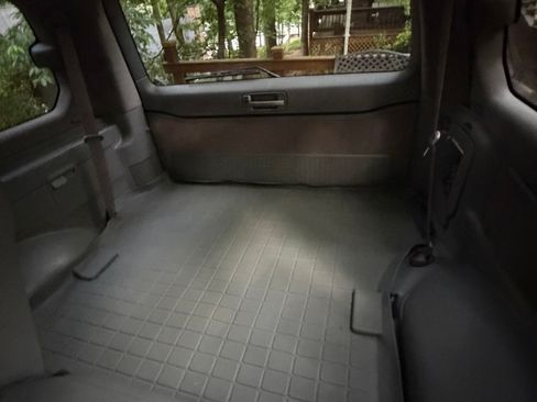 Used 2004 Lexus LX 470 4WD image 14
