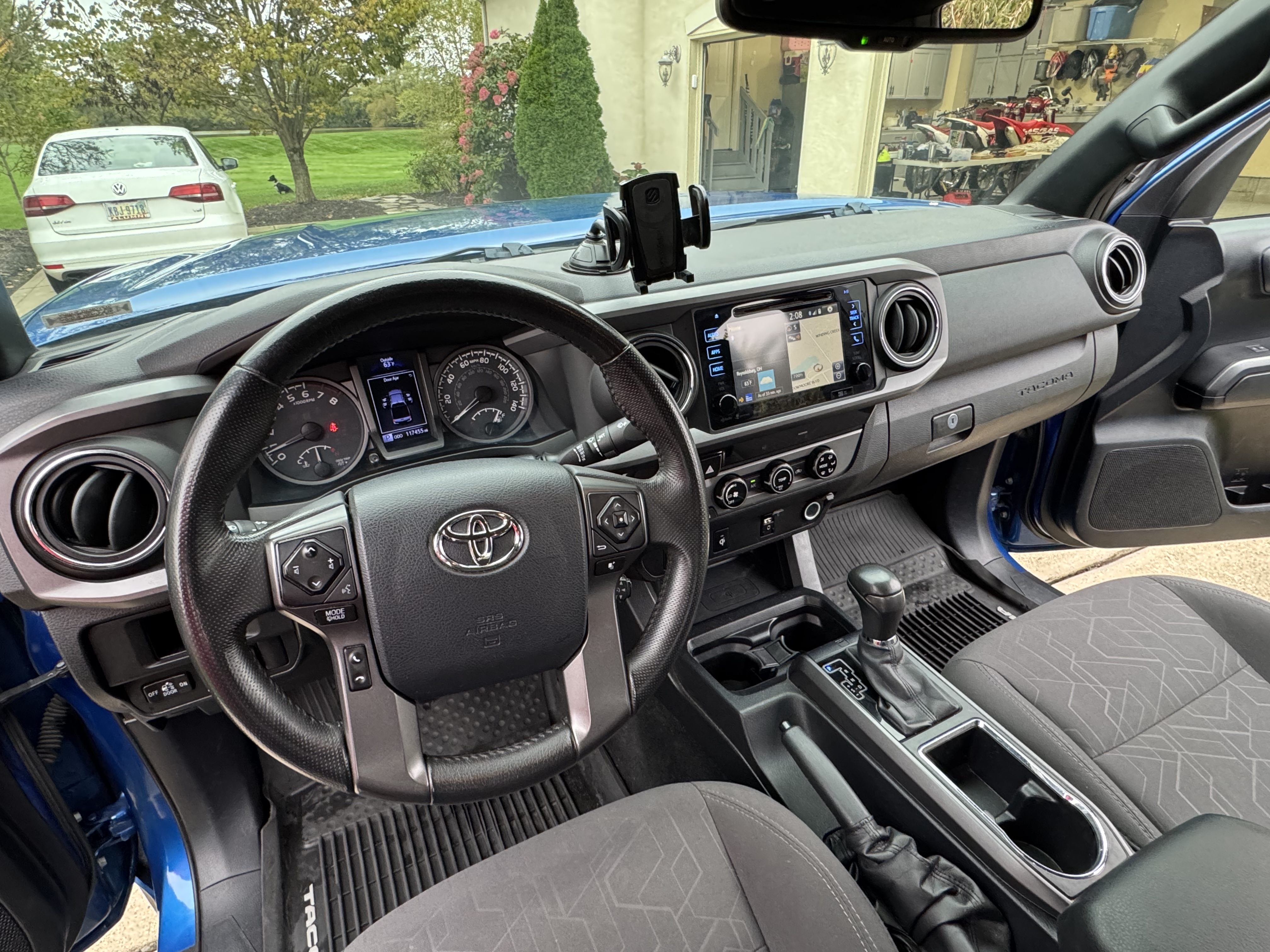 Used 2017 Toyota Tacoma TRD Off-Road w/ Tow Package (A/T) AWD/4WD image 9
