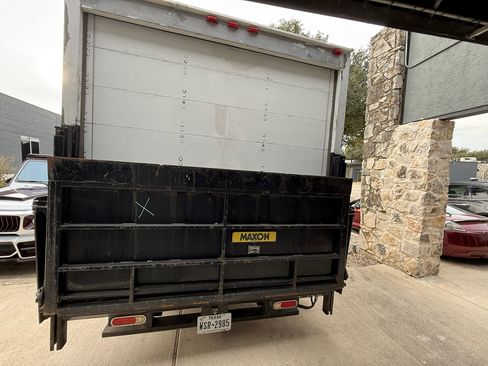 Used 2017 Chevrolet Express 3500 image 5