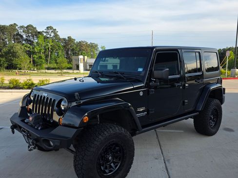 Used 2013 Jeep Wrangler Unlimited Sahara w/ Connectivity Group image 1