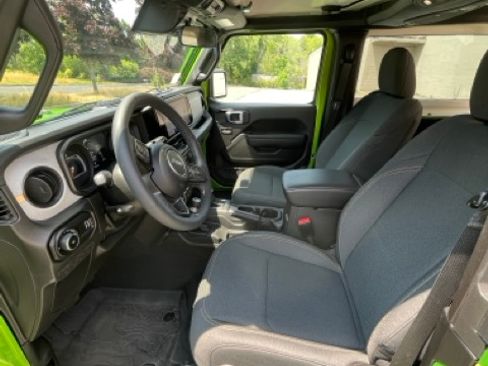 Used 2025 Jeep Wrangler Sport AWD/4WD image 8