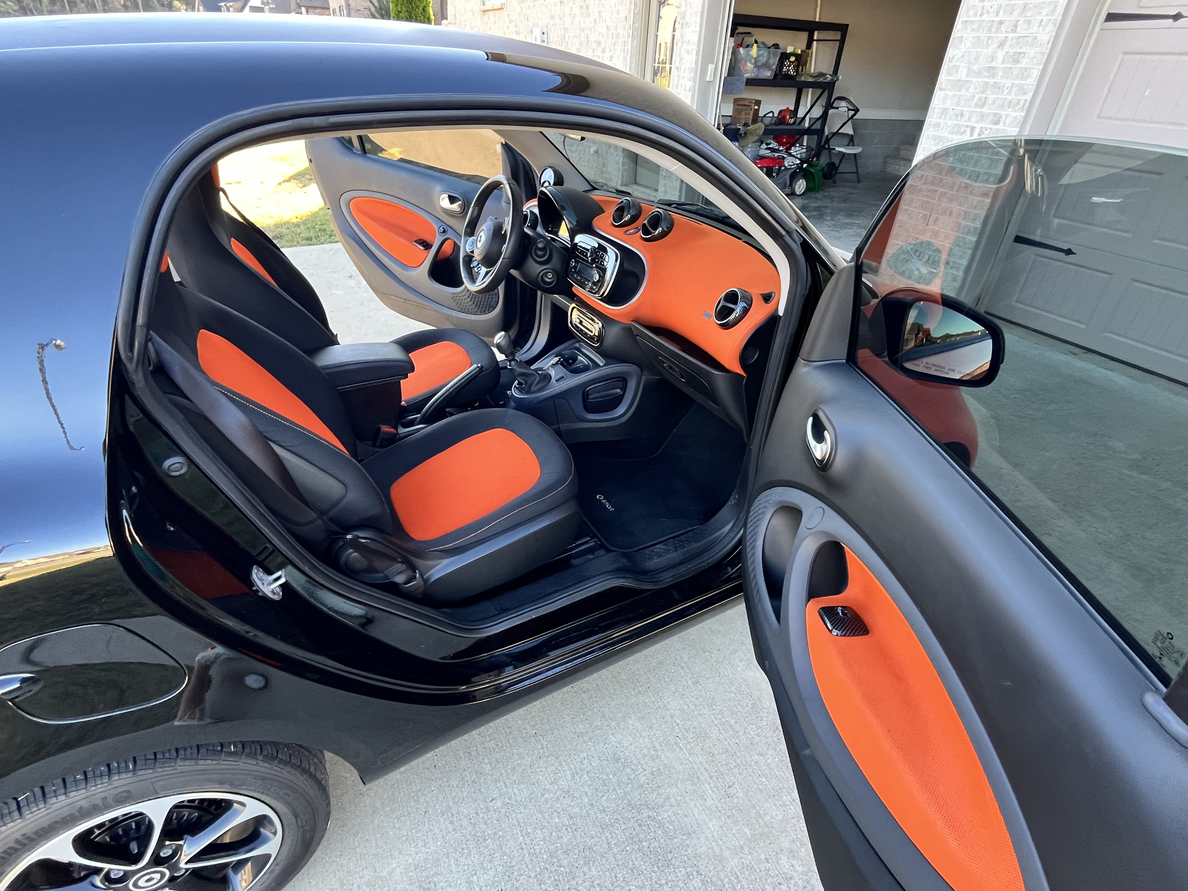 Used 2016 smart fortwo passion RWD image 6