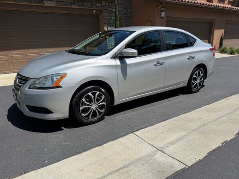 Used 2015 Nissan Sentra SV image 2