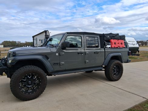 Used 2020 Jeep Gladiator Sport w/ Quick Order Package 24S image 1