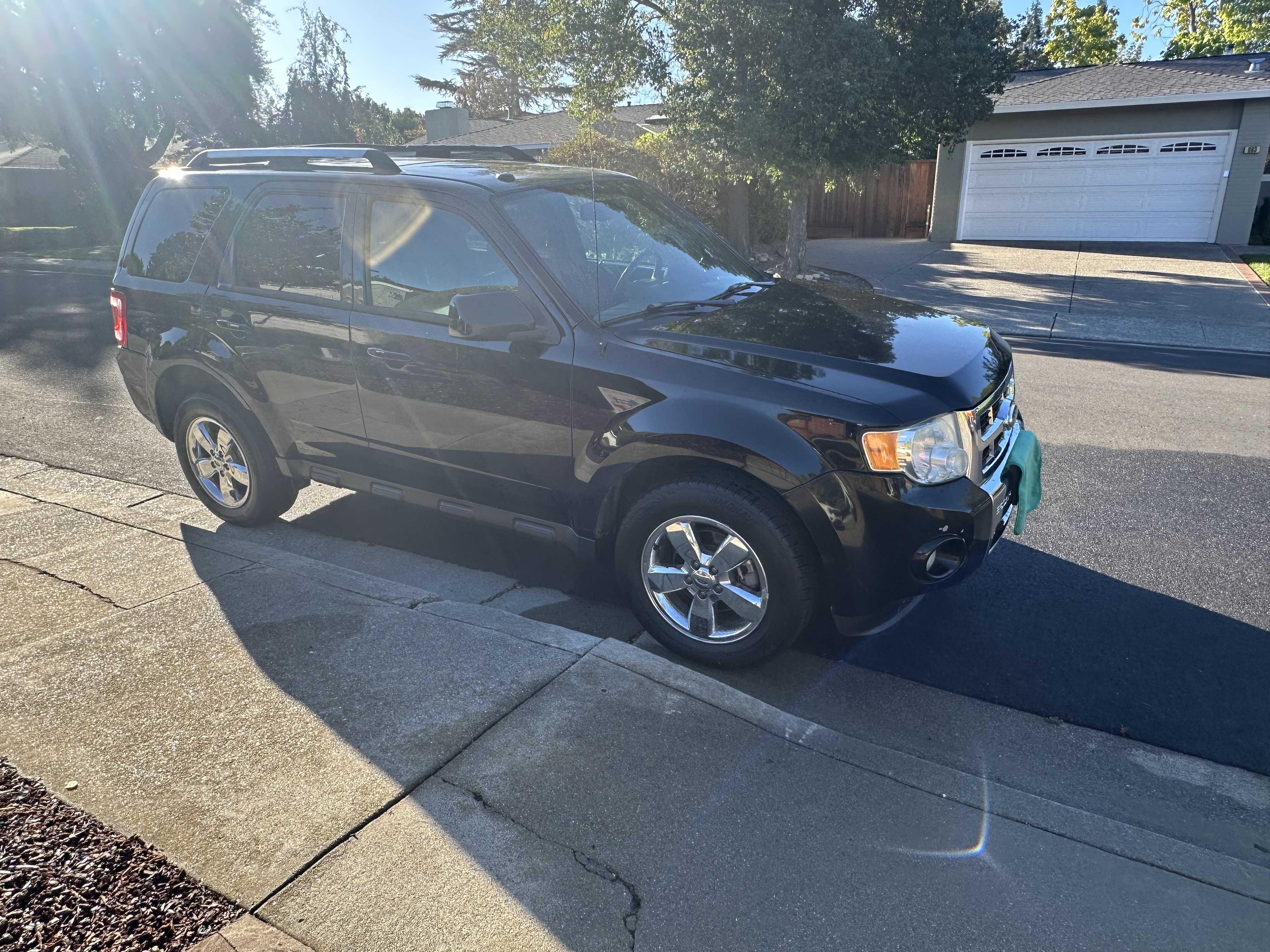 Used 2010 Ford Escape Limited FWD image 4