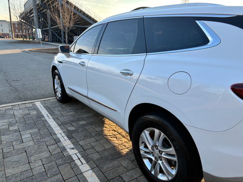 Used 2020 Buick Enclave Essence image 12