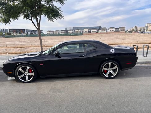 Used 2012 Dodge Challenger SRT8 w/ Premium Sound Group image 10