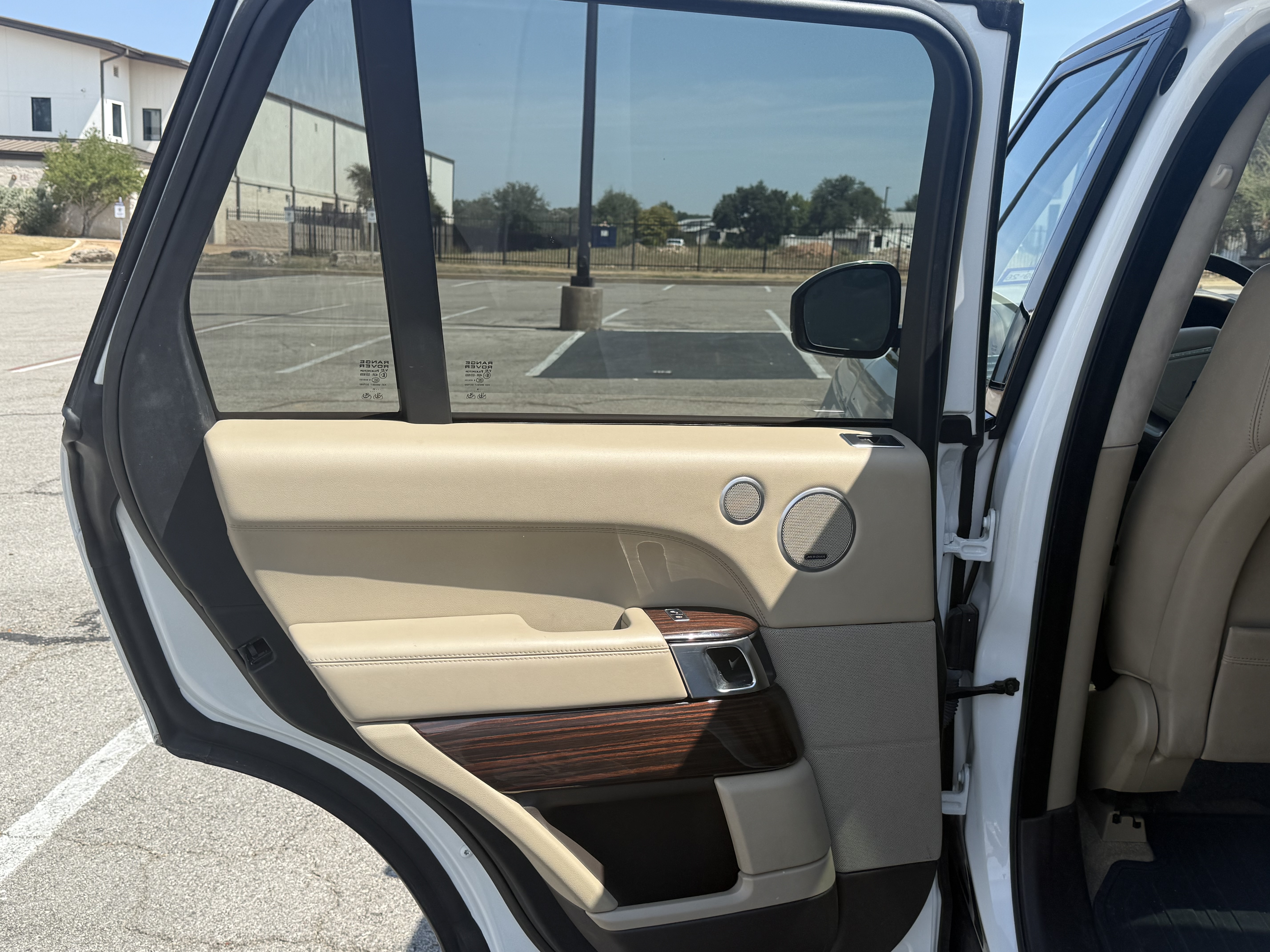 Used 2015 Land Rover Range Rover HSE AWD/4WD image 13